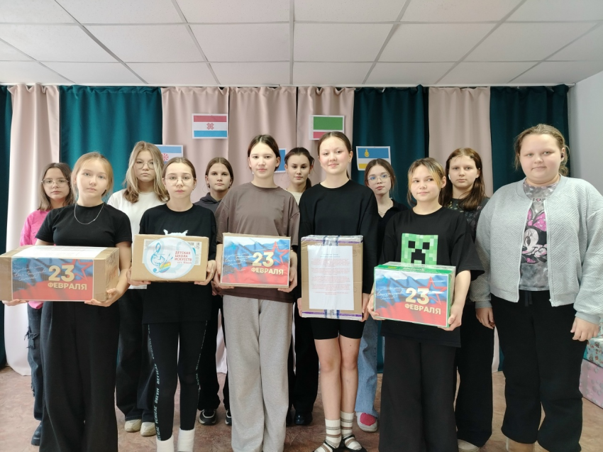 Искусство заботы: посылки с теплом от детей и родителей Детской школы искусств пгт. Кокуй для защитников Отечества